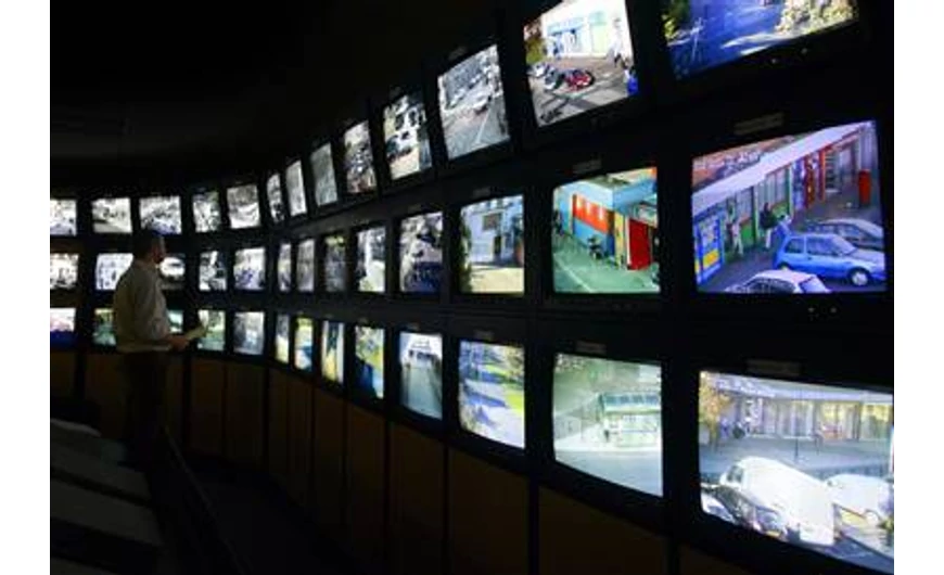 A magyarok fele attól fél, hogy megfigyelik